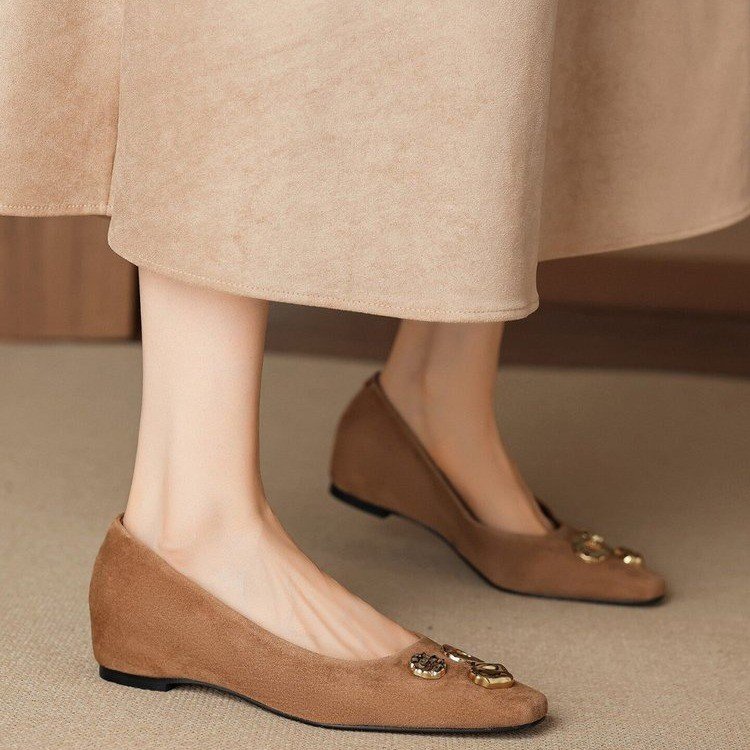 Femmes Carré Toe Matte Suede Ballet Flats Irrégulier or métal Ornament Décor Slip Sur Shal