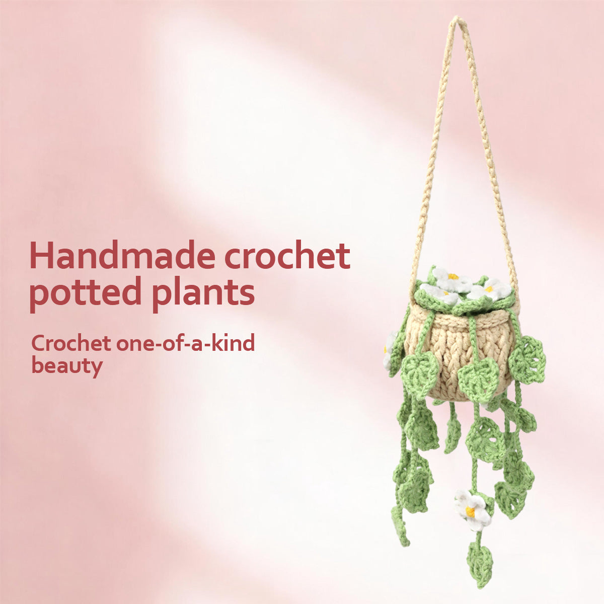 Crochet à la main suspendu ornement en pot avec traces blanches trailing et les feuilles vertes