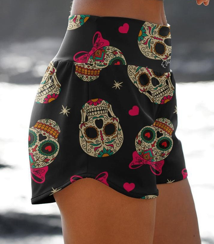 Le short haute portée des femmes avec des motifs crâne et léopard imprimés