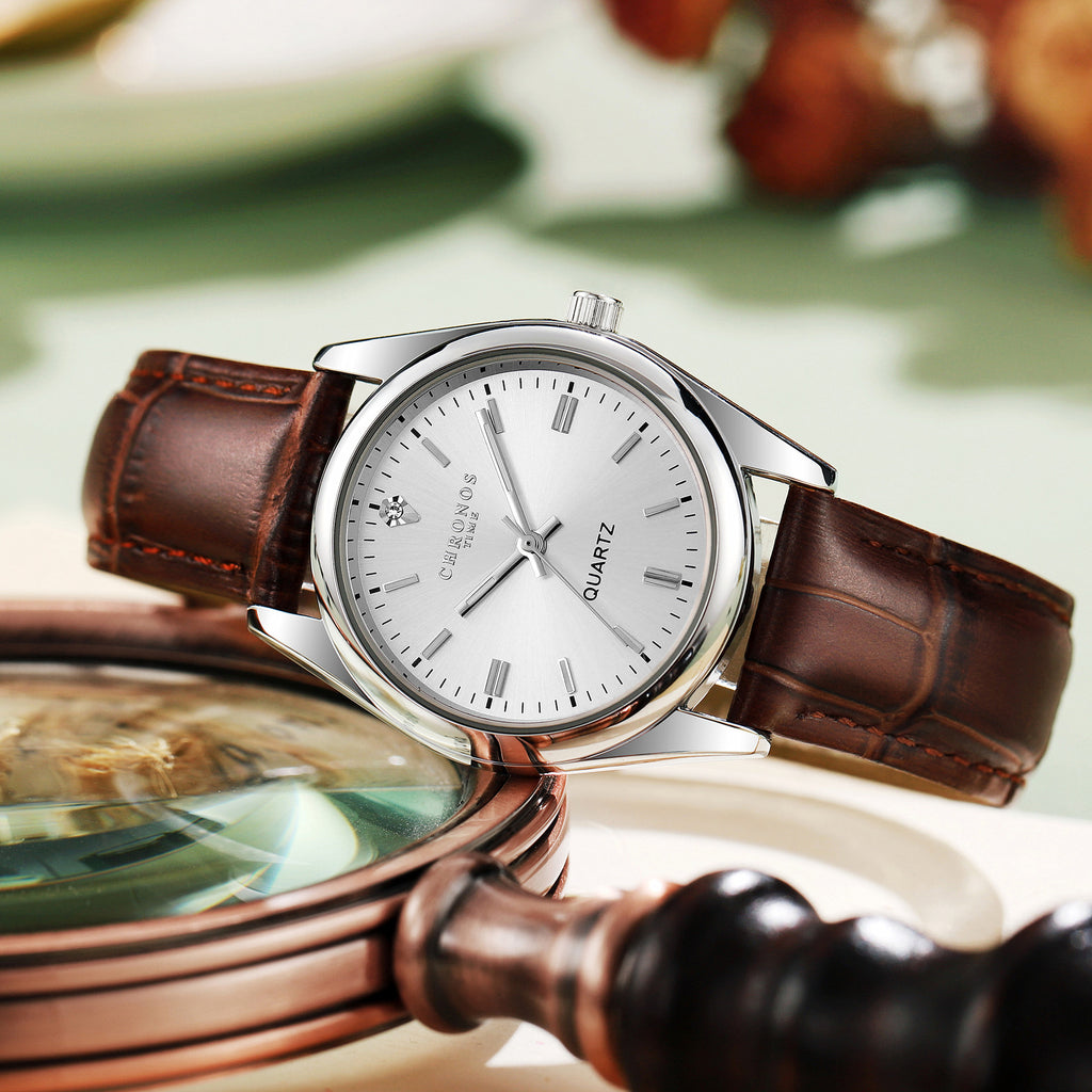 Montre de mode femme avec une véritable bracelet en cuir et un mouvement de quartz lumineux