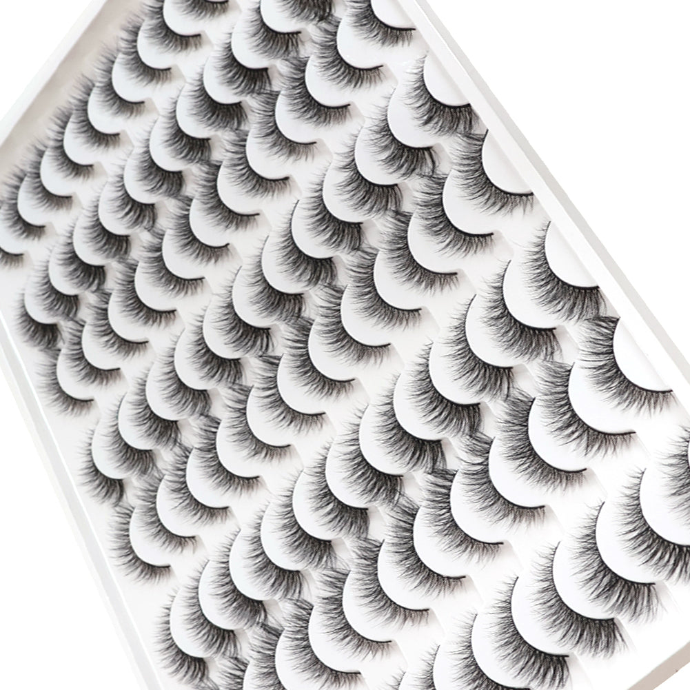 Les faux cils 3D sont multicouches