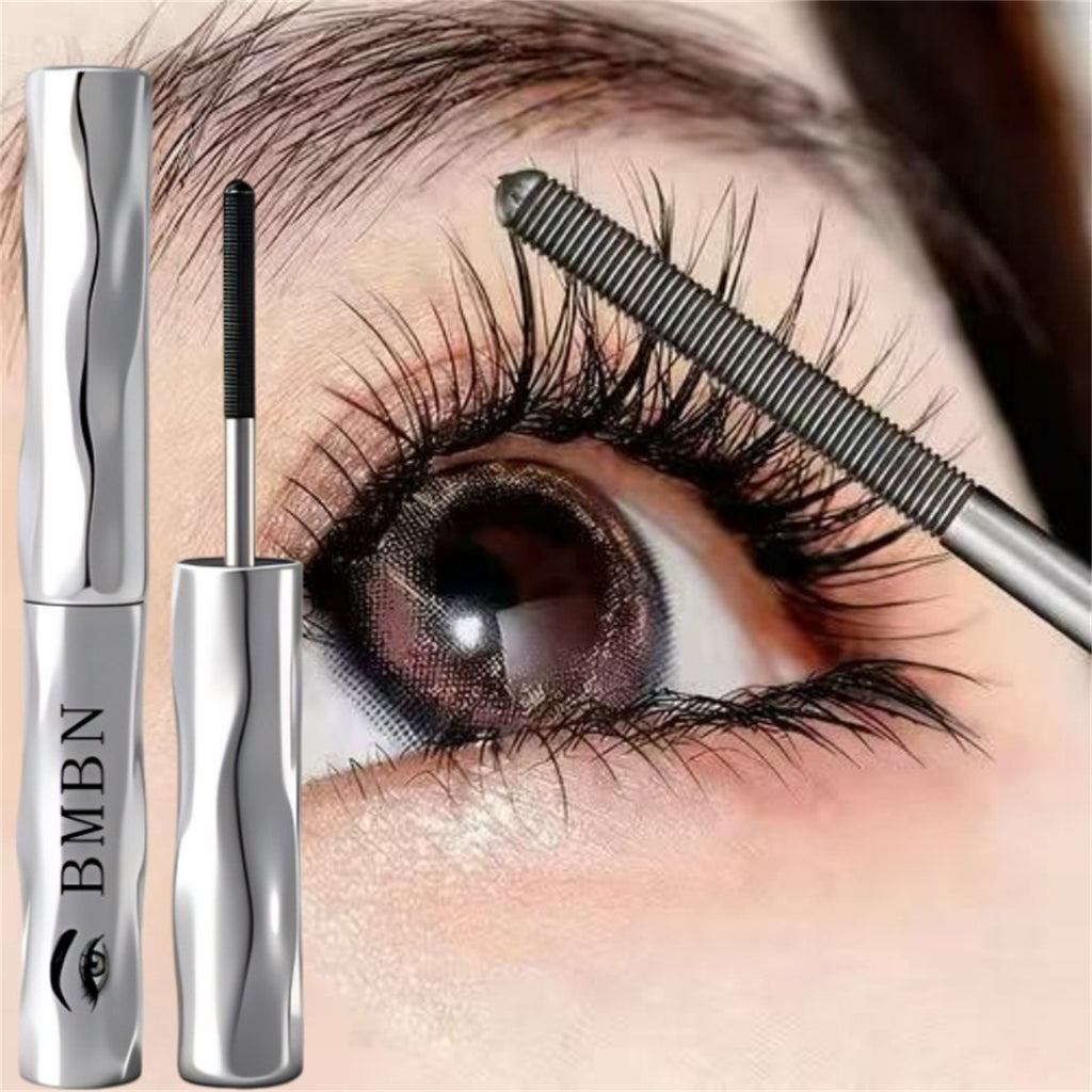 Silver Tube Mascara avec une racine de curling