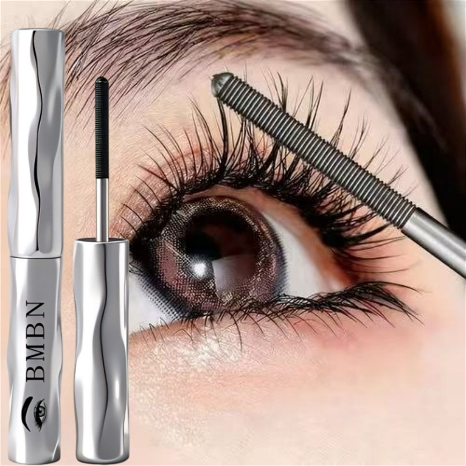 Silver Tube Mascara avec une racine de curling