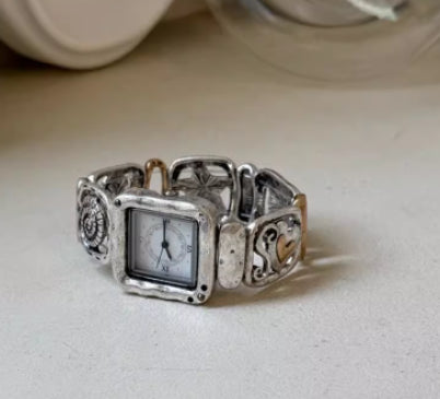 Rétro nostalgique à la main Carré élastique Montres Femmes