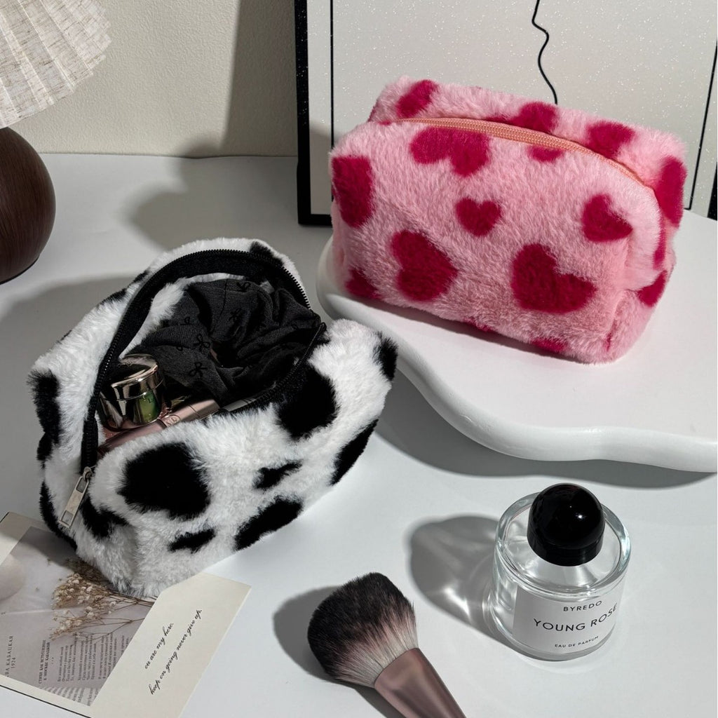 Sac de maquillage mignon et élégant avec une peluche en forme de cœur design grande capacité et portable