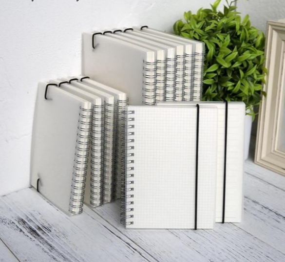 Cahier de notes de bobines spirales en plastique