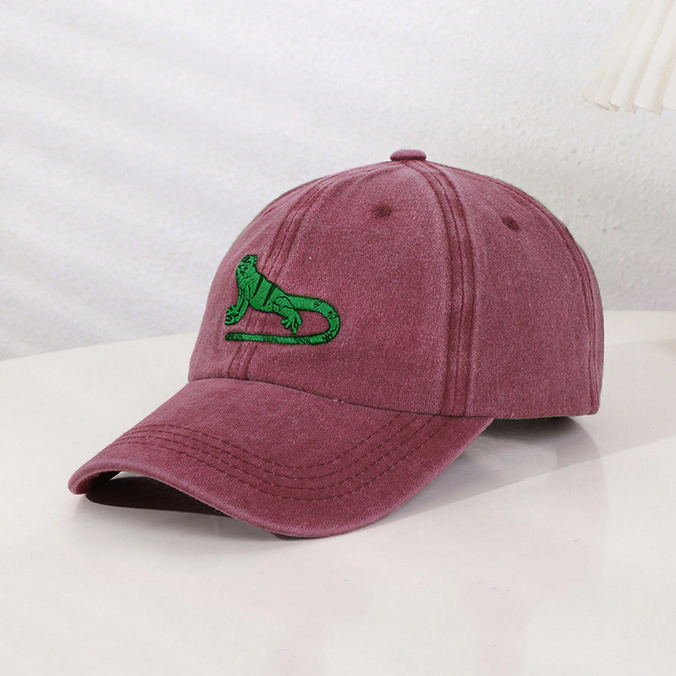 Lézard brodé casual et sim