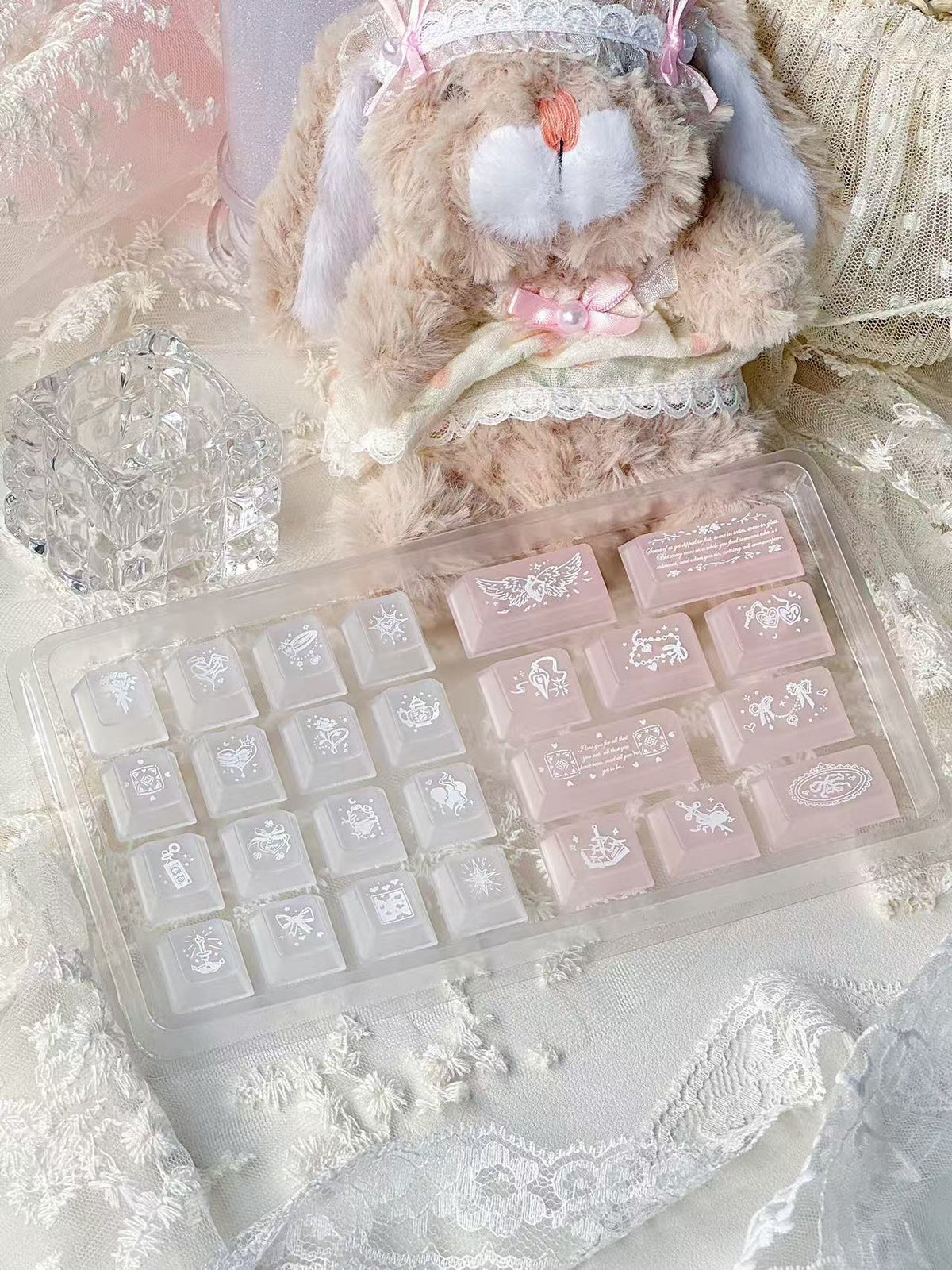 Huajian Zhi Yue Keycaps Transparent and Translucent Production