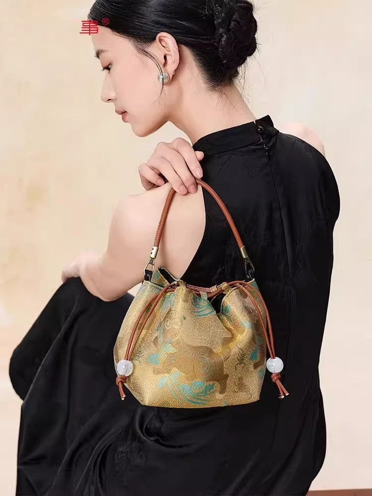 Chanson traditionnelle Brocade brodée Petit sac à main carré