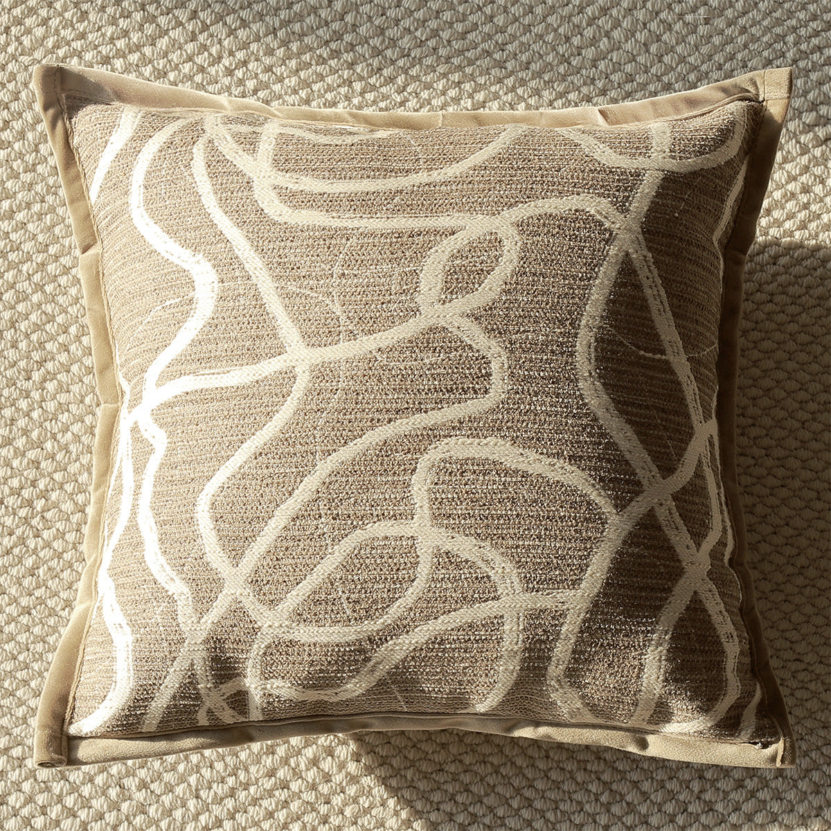 Coussin de canapé moderne de luxe léger au milieu du siècle avec un lit de luxe