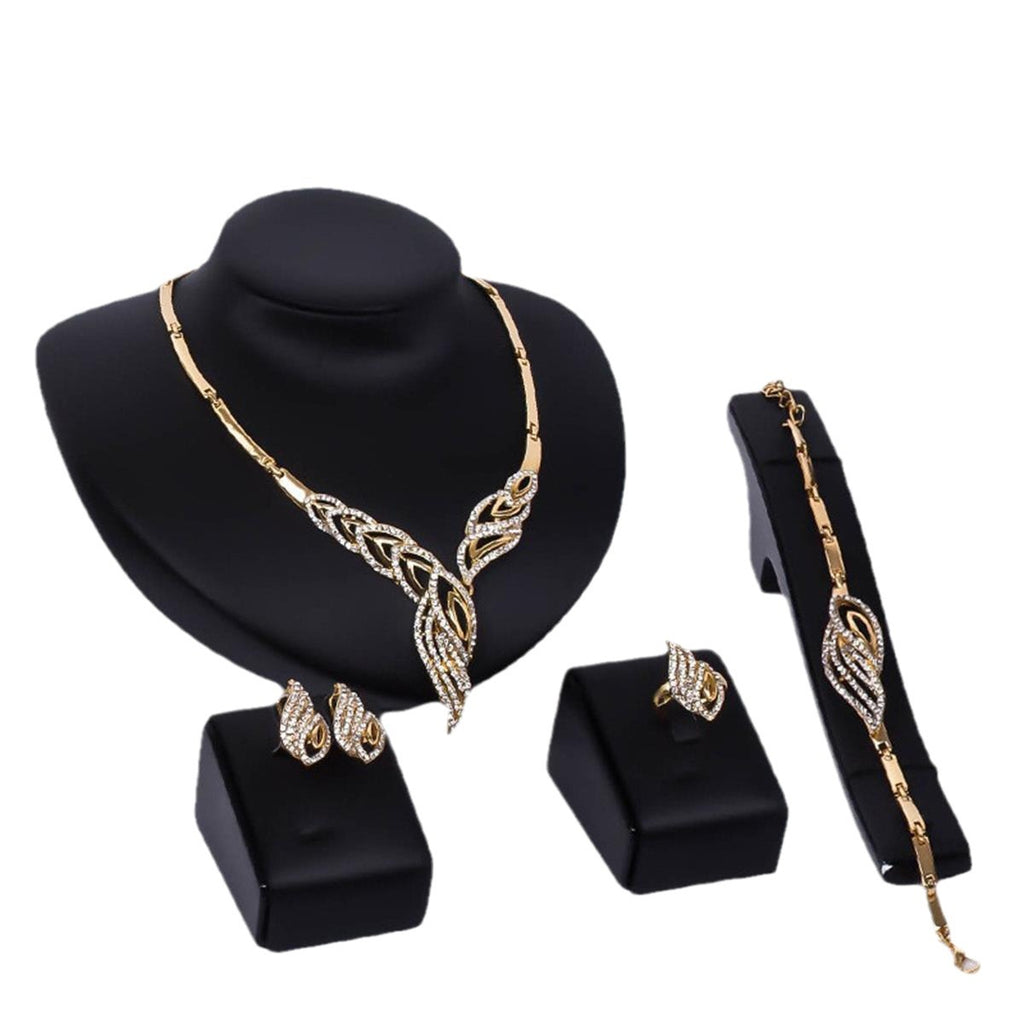 Boucles d'oreilles en collier incrusté de diamant de feuille d'or