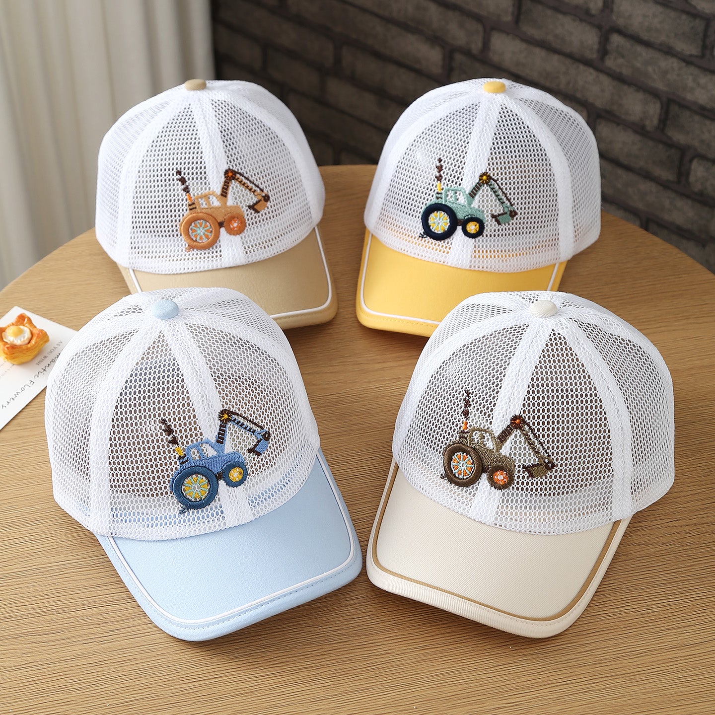 Le bouchon de baseball brodé en mesh avec trous de ventilation est approprié pour les deux B