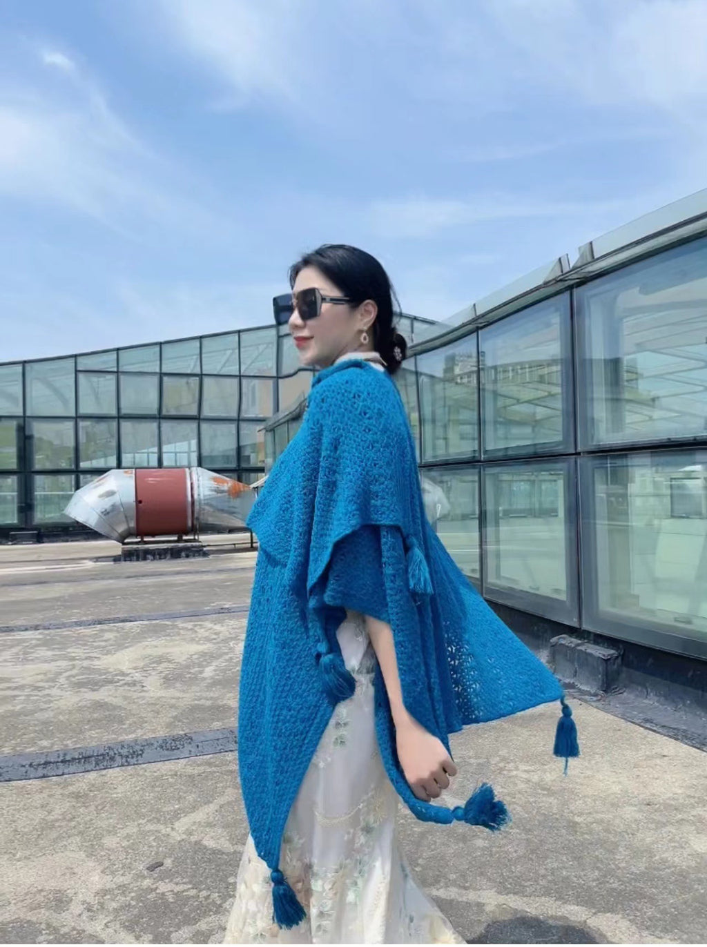 Femmes tricotées Tassel-Trimmed Open-Front Cape Pour les photos