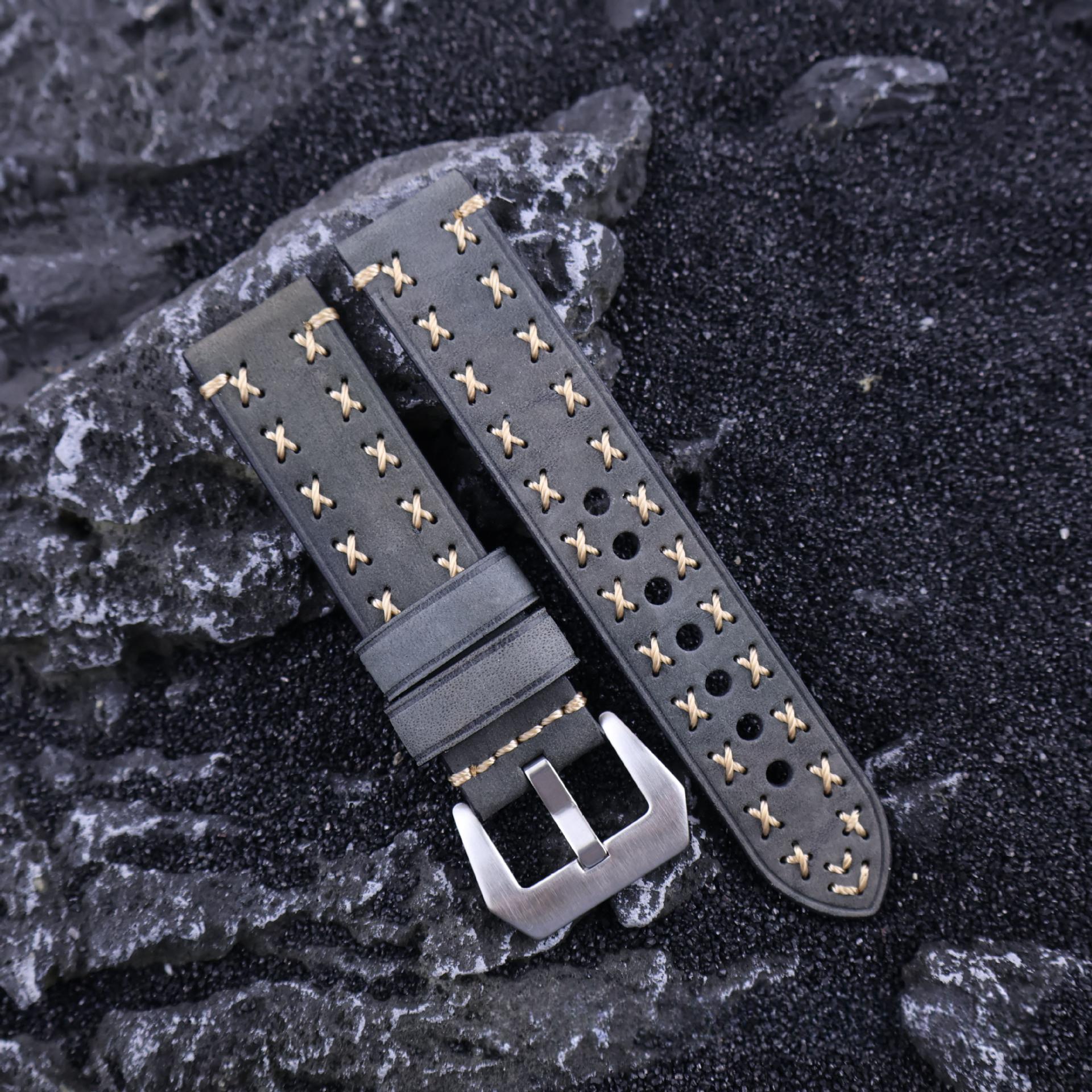 Montre en cuir artisanal avec une sangle tressée