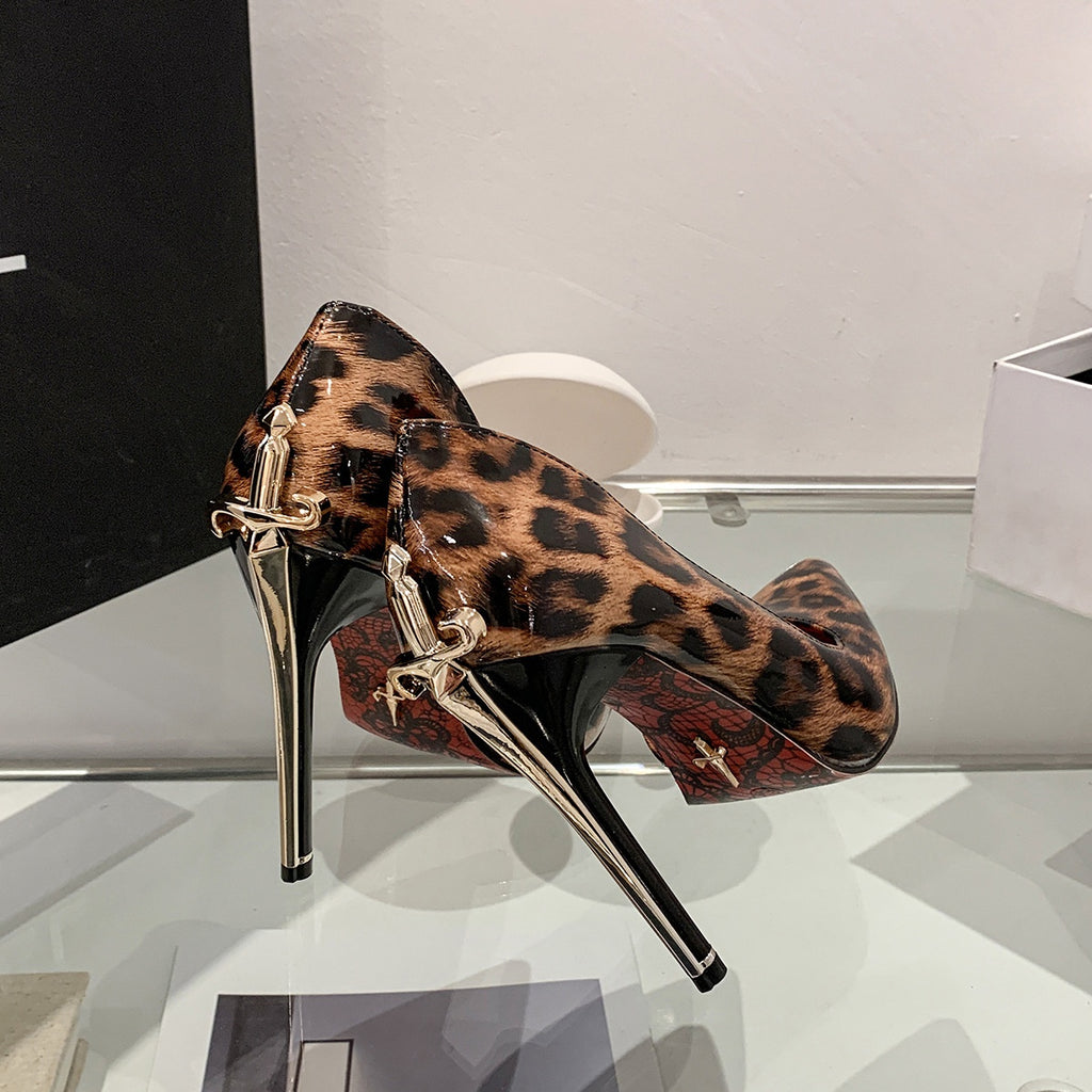 Empreinte léopard fashionable Talons hauts sexy avec un orteil pointu et un faible vampire