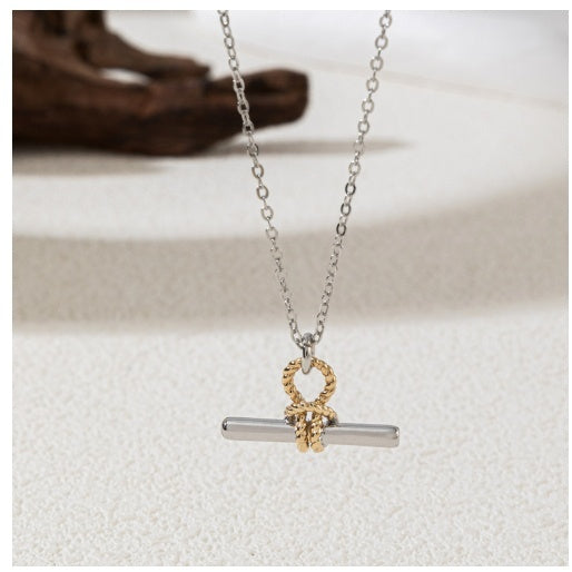 Collier en forme de T avec fermoir