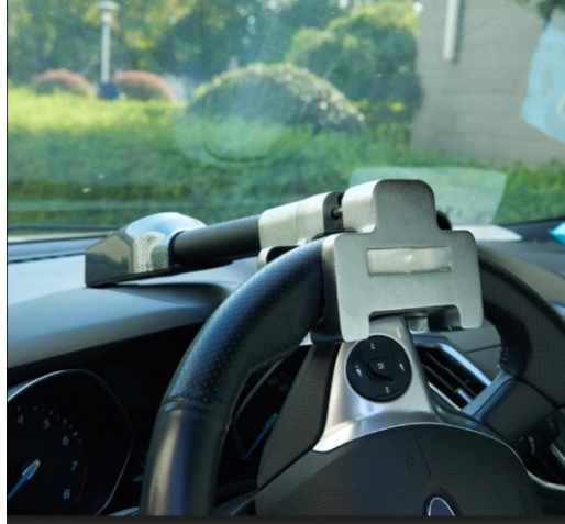 Verrouillage du volant de voiture avec clés