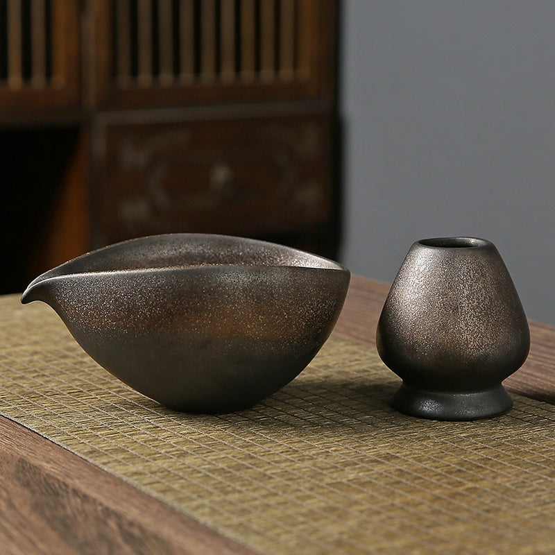 Ensemble de thé pour faire le matcha avec la poterie grossière