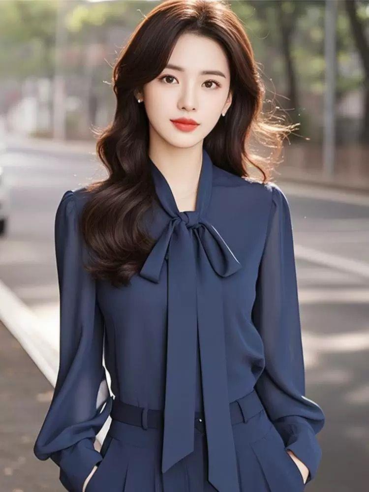 Élégante et chic Set de chemise bleue avec une petite robe