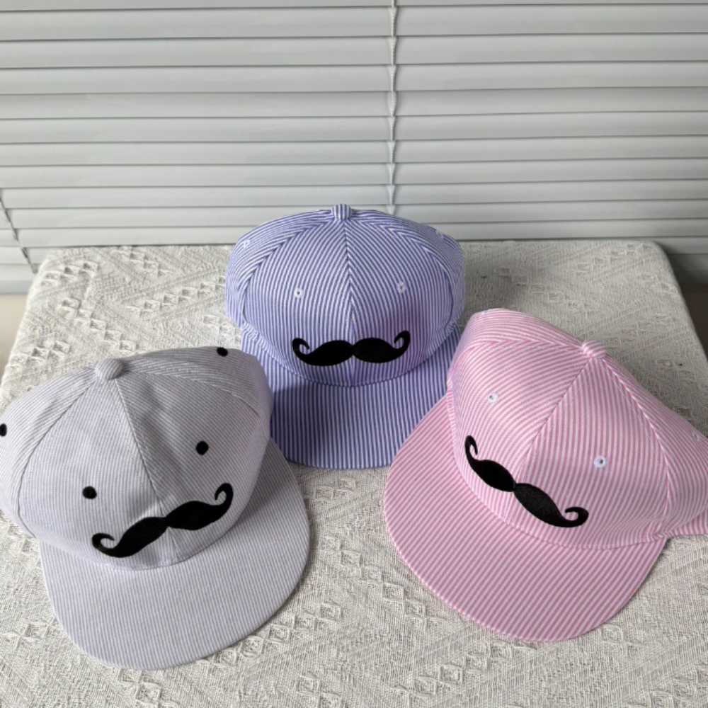 Été hommes et femmes matching fine bande Mustache mignon lettre décorée Brim Casual S