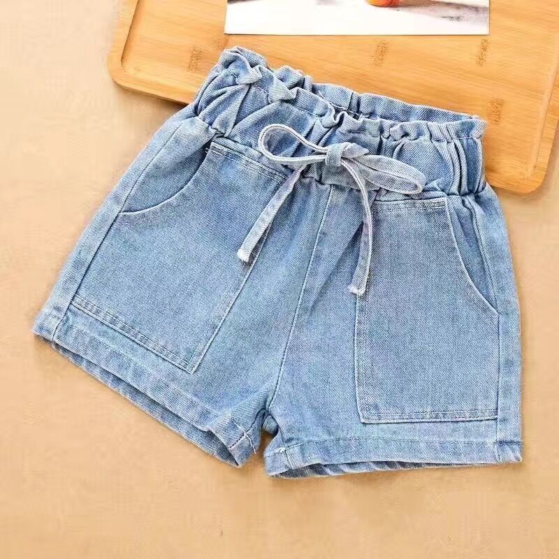 Shortsversatile denim de filles et parfait pour porter dehors