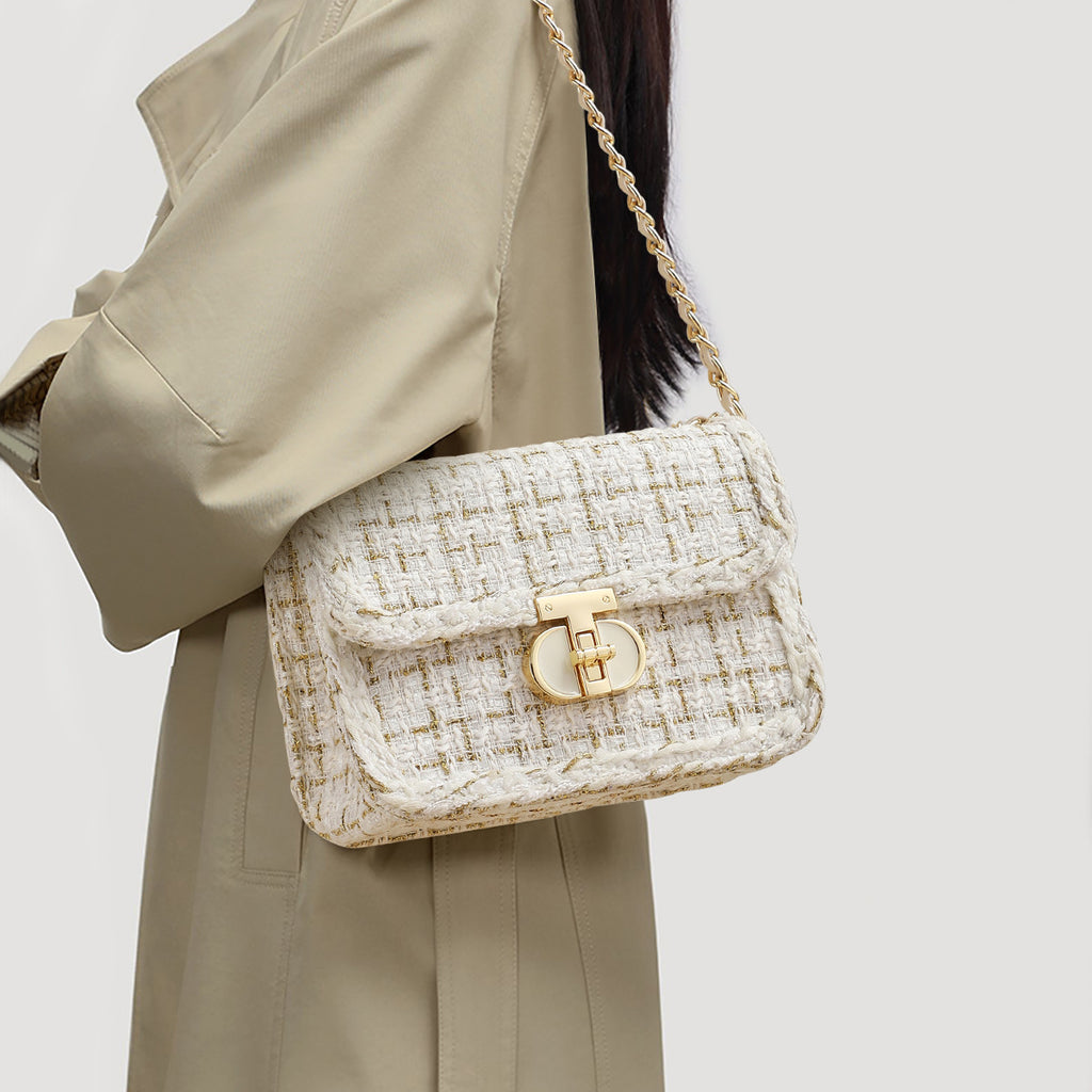 Petit sac carré dans la chaîne de sous-traitance