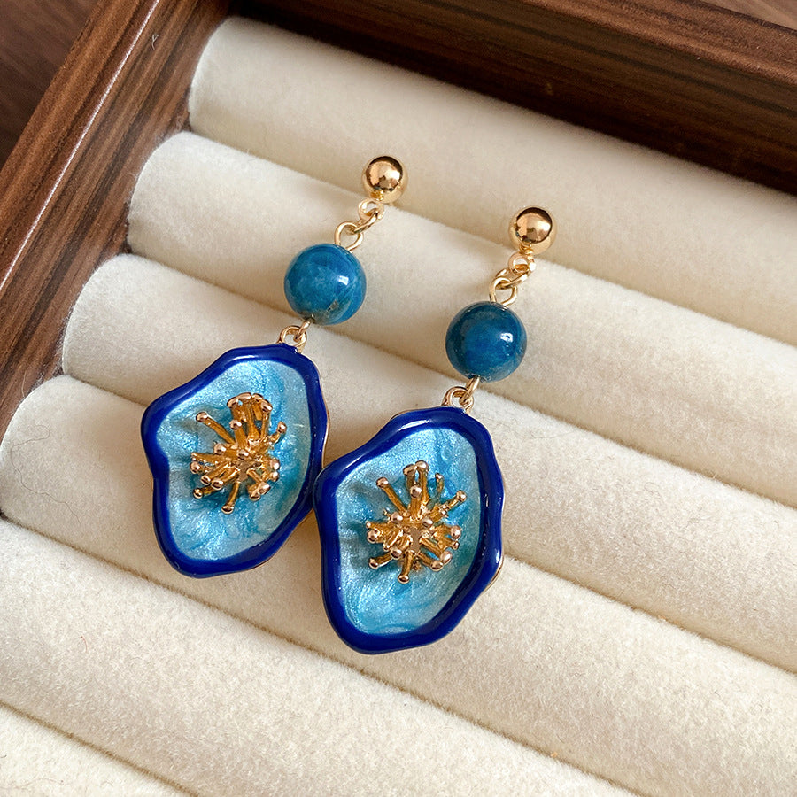 Retro Boucles d'oreilles de style court subtilement luxueuse et exsudant un sens de la sophistication