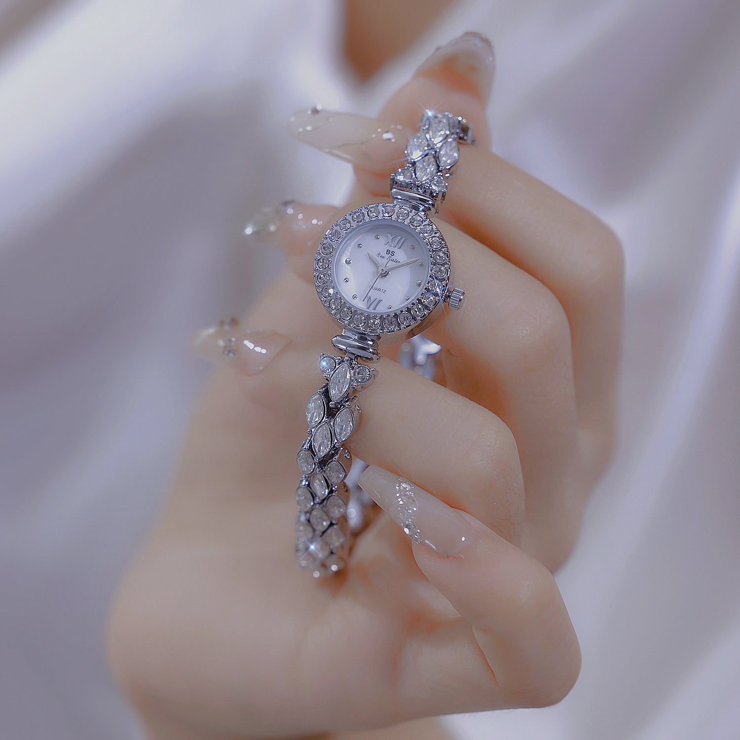 Baita Starry Cheval Eye Zircon Léger Luxury Montre de sirène exquise