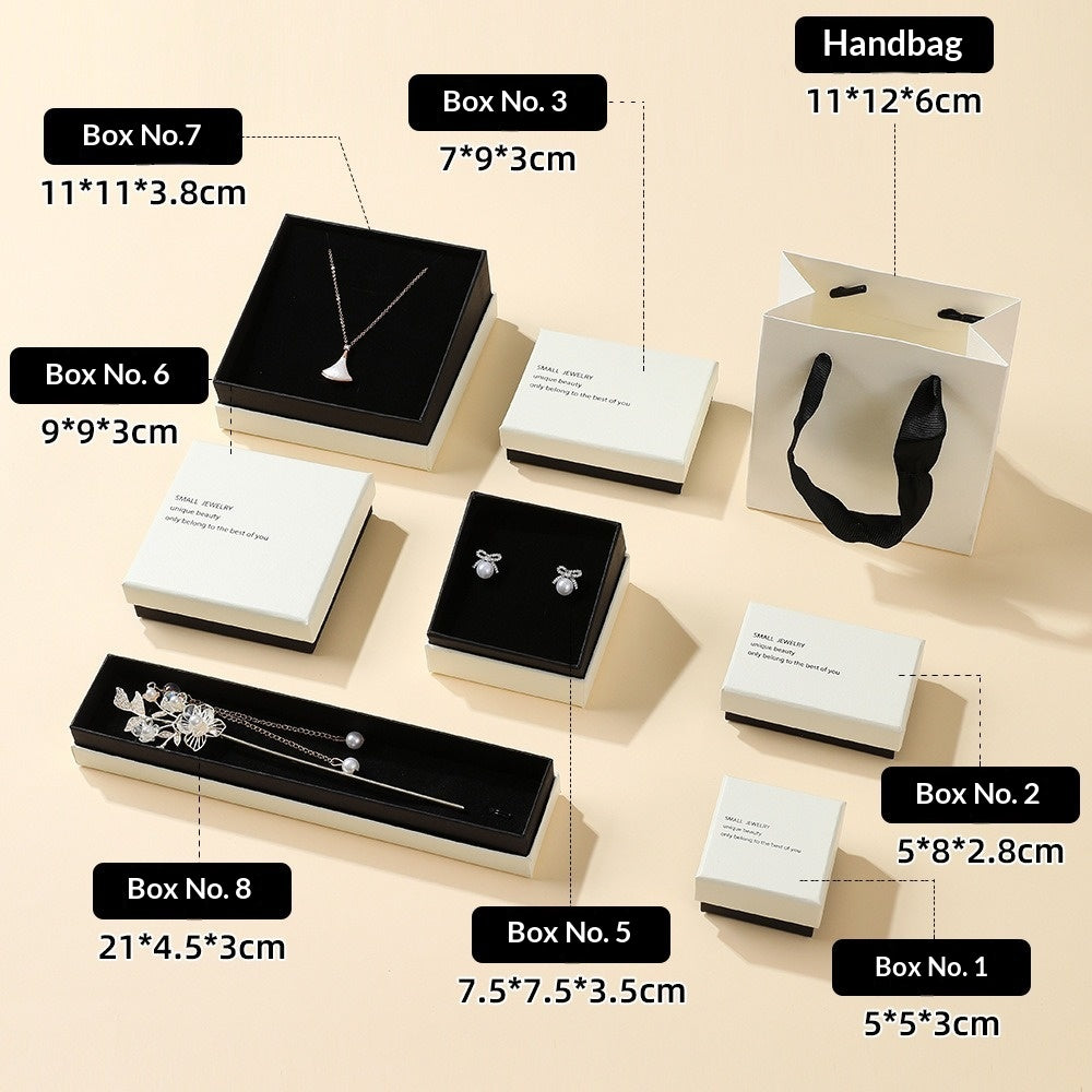 Exquise, boîte-cadeau à bijoux légère-luxe avec une ancienne esthétique haut de gamme