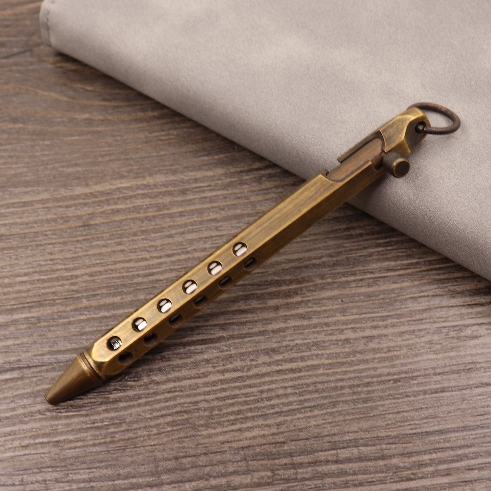 Stylo tactique en métal de type bolt en cuivre pur rétro