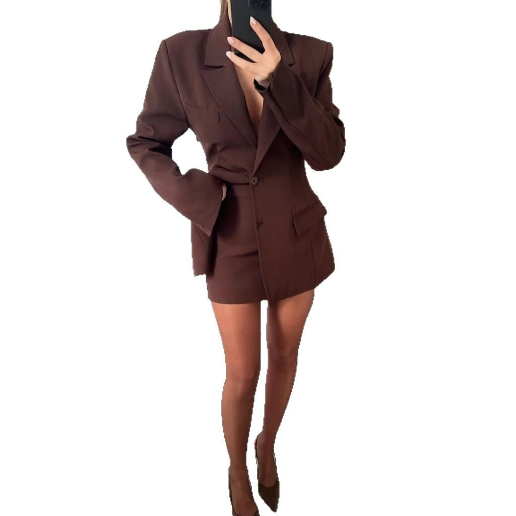 Veste courte féminine élégante avec une poche de lapel et des manches longues