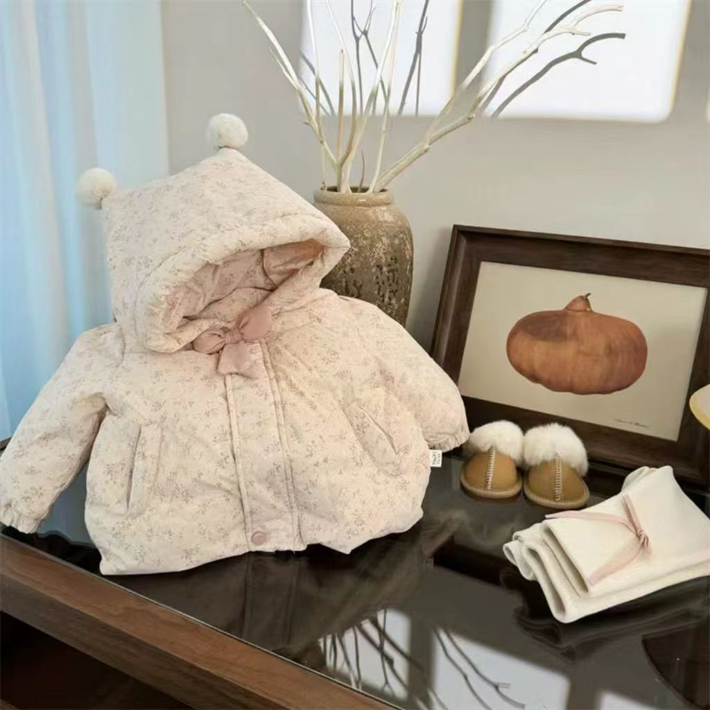 Manteau de coton à l'empreinte florale avec un arc pour les bébés filles qui gardent sa chaleur