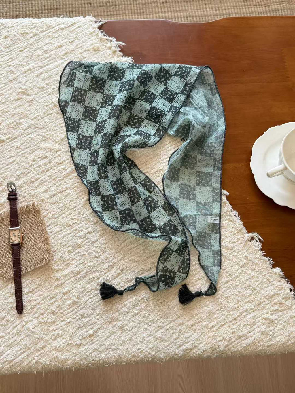 Écharpe de Triangle de Tassel en Plaid Floral léger
