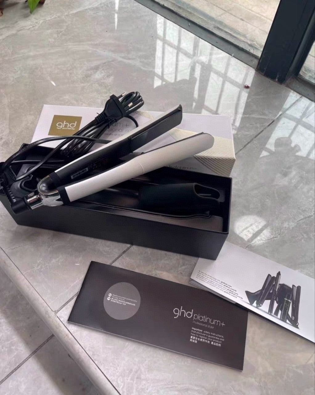 Rouleau sec noir et blanc Platinum droit trois-en-un redresseur de cheveux filés