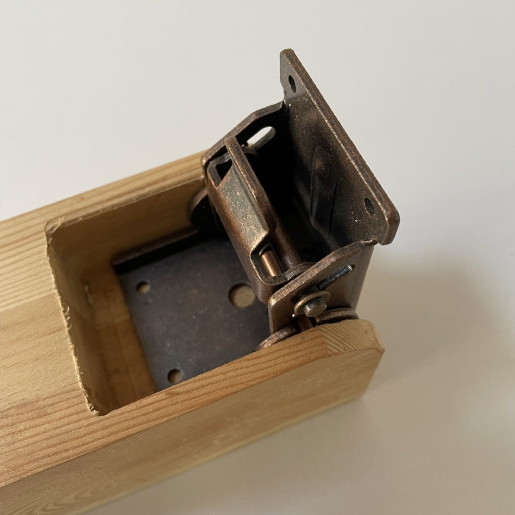 Raccordement de la table de repas Coin du pied Charnière pliante 0 à 90 degrés Invisible Auto-verrouillage