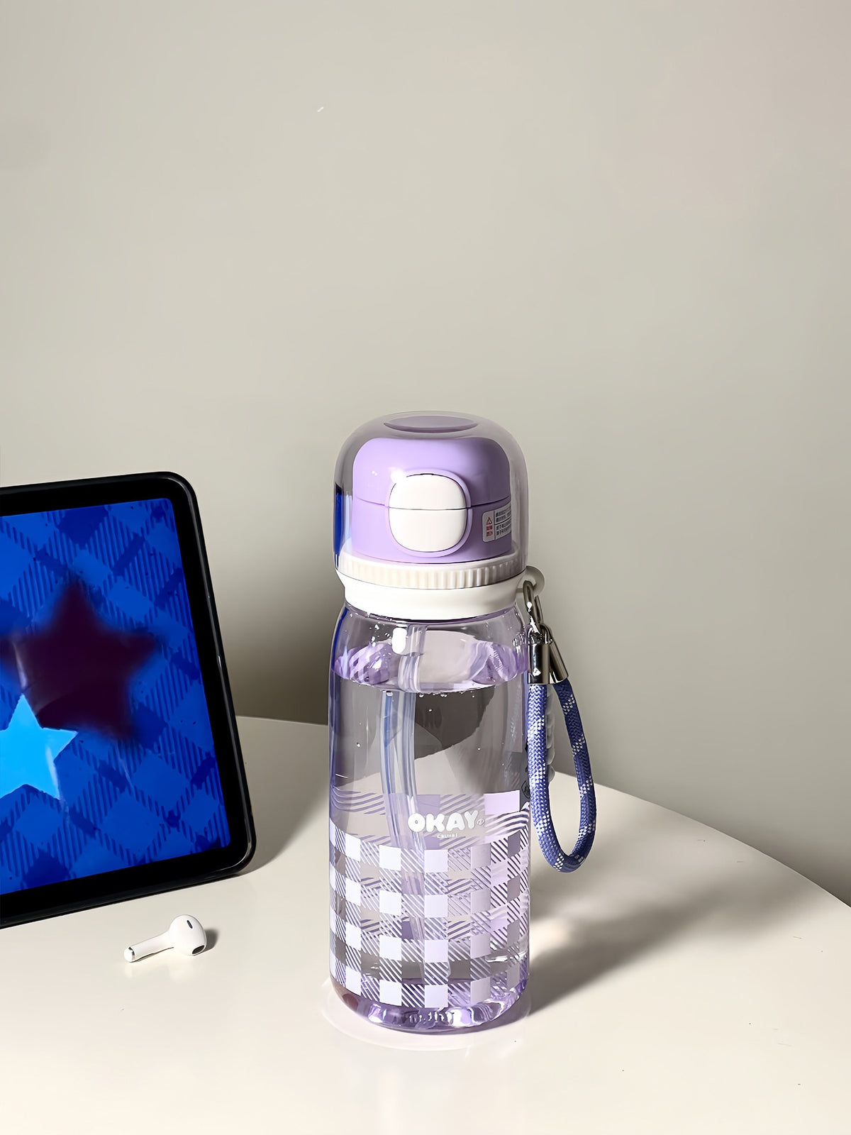Coupe en plastique de qualité alimentaire de grande capacité avec une paille à double usage