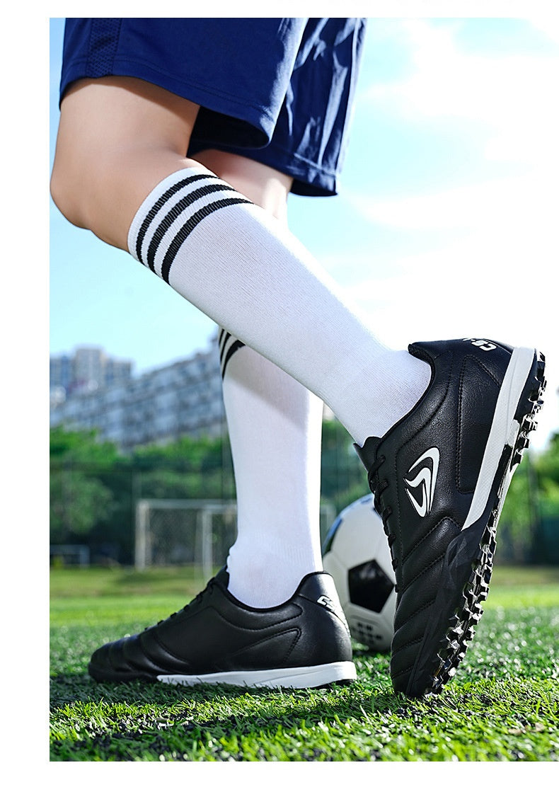 Outdoor sports soccer shoes