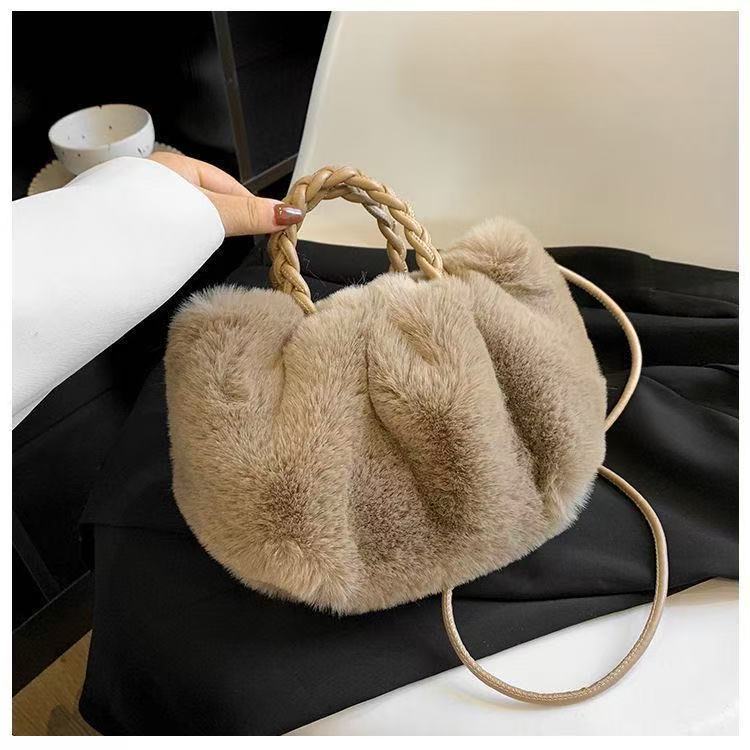 Sac en nuage plié à la main inspiré de Mink avec sensation haut de gamme