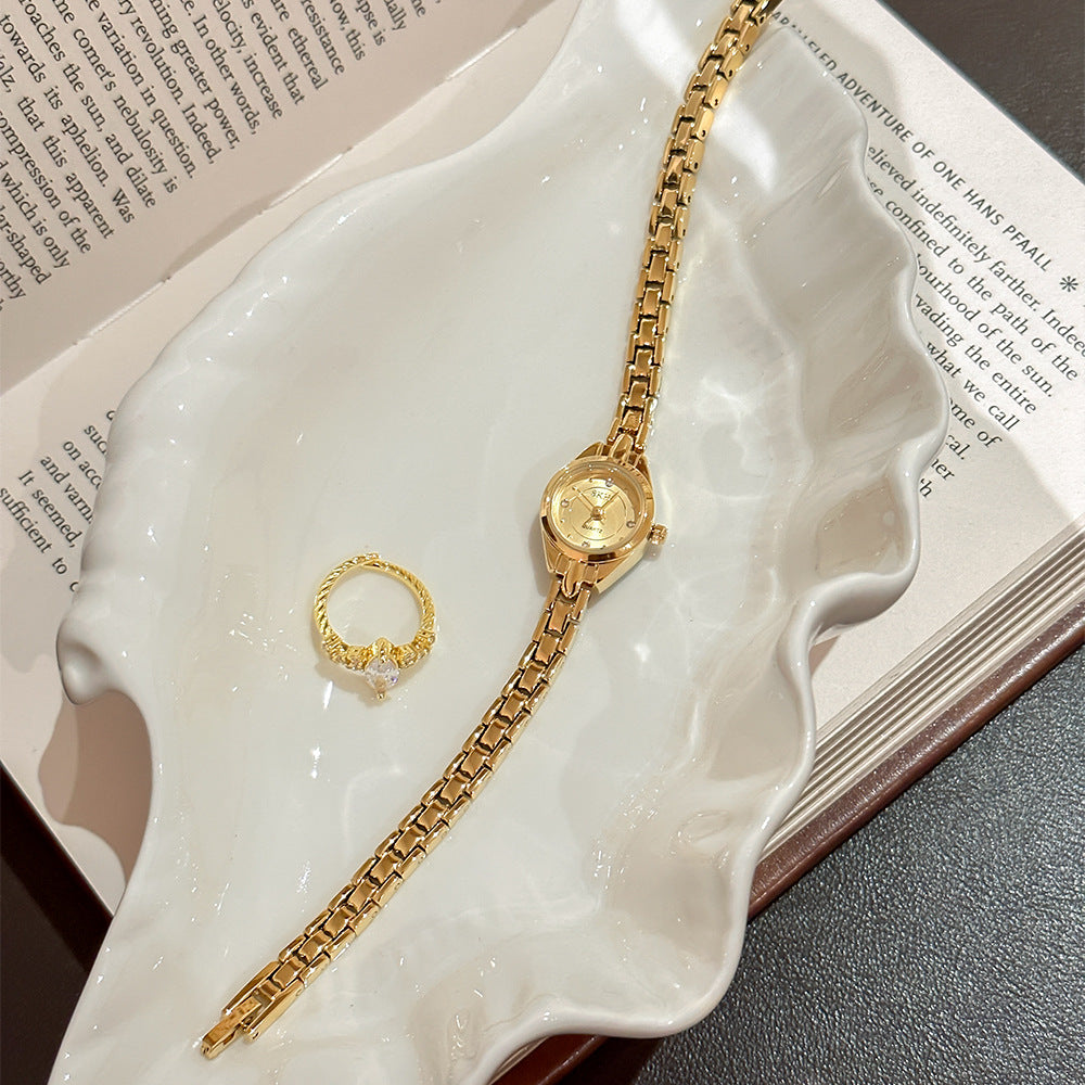 Rétro style mi-siècle bracelet en or montre avec un Niche design-avant esthétique