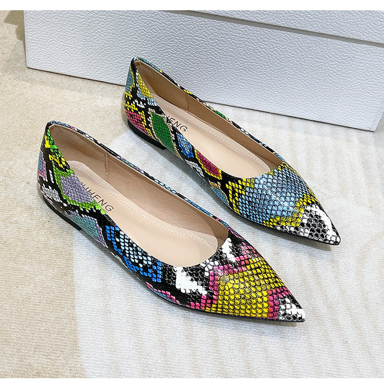 Chaussures femmes pointues en cuir souple avec une semelle souple