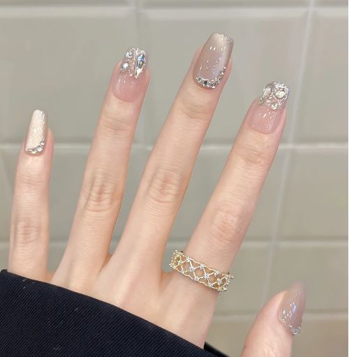 Conseils pré-amovibles pour faux ongles