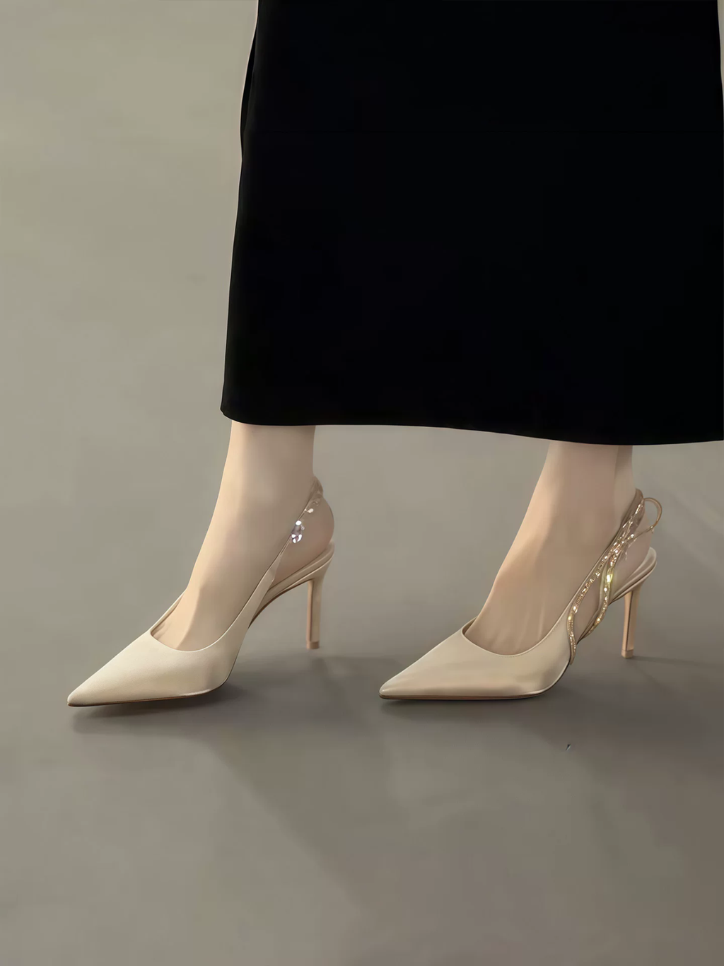 Les talons hauts pointus de l'épine de strass française pour femmes