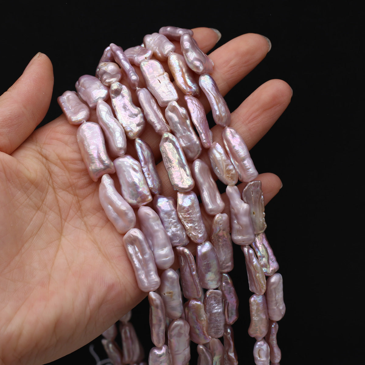 Perles de perles violettes d'eau vive