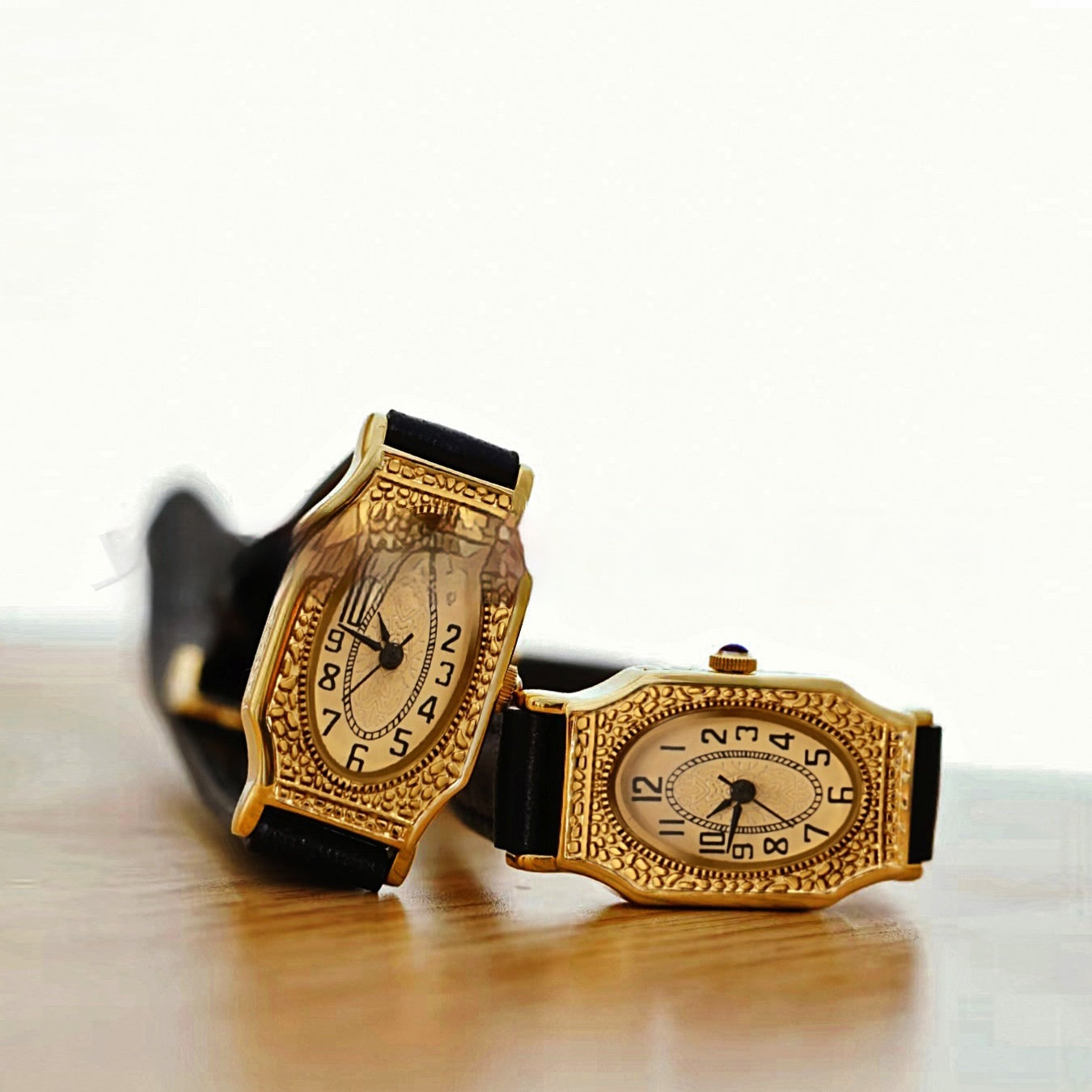 Montre vintage de luxe sculptée pour les femmes