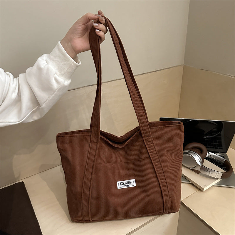 Large capacity casual and versatile shoulder bag