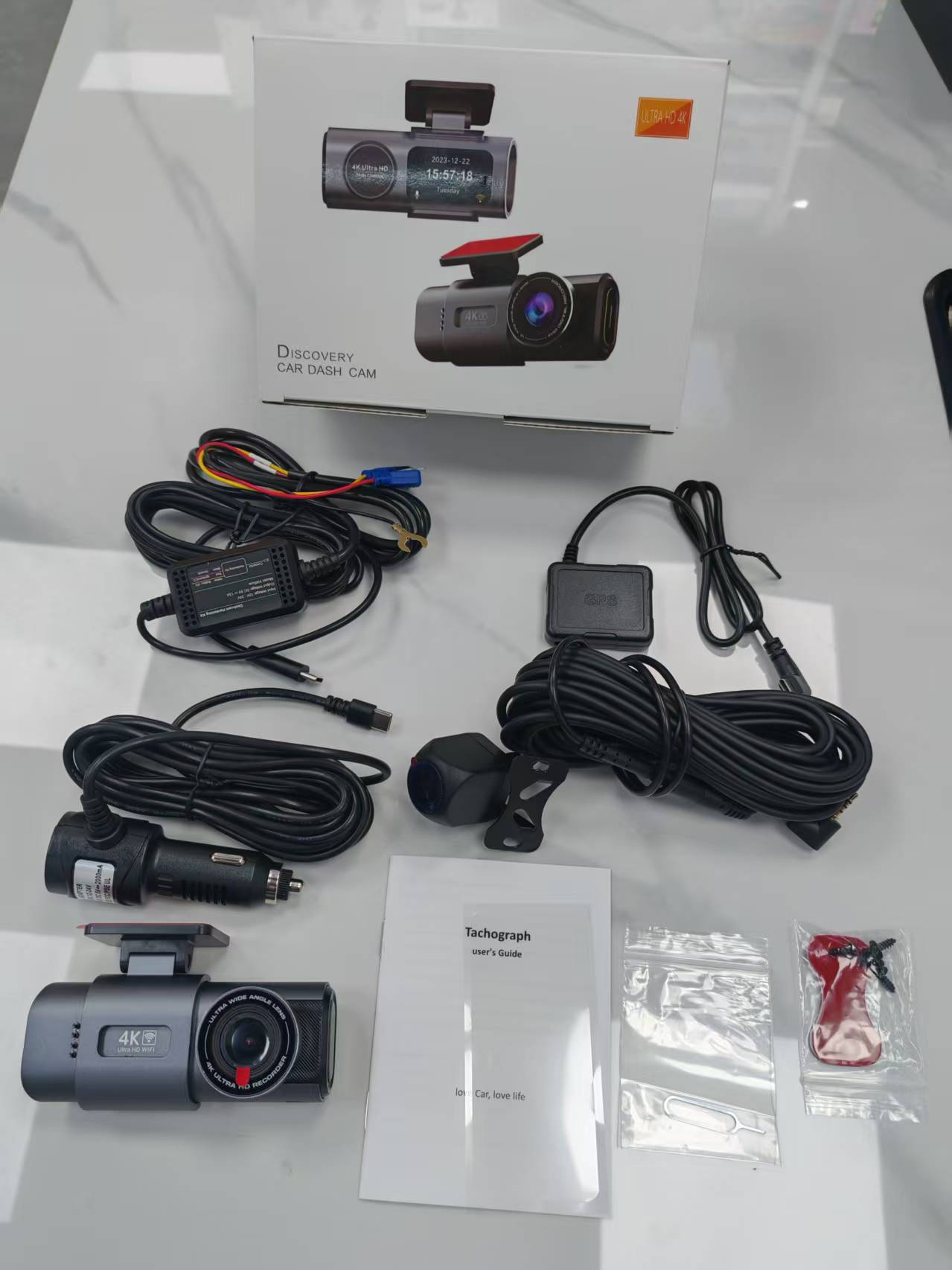 Haute définition Avant et arrière Double enregistrement WiFi Smartphone Connectivité Une voiture cachée
