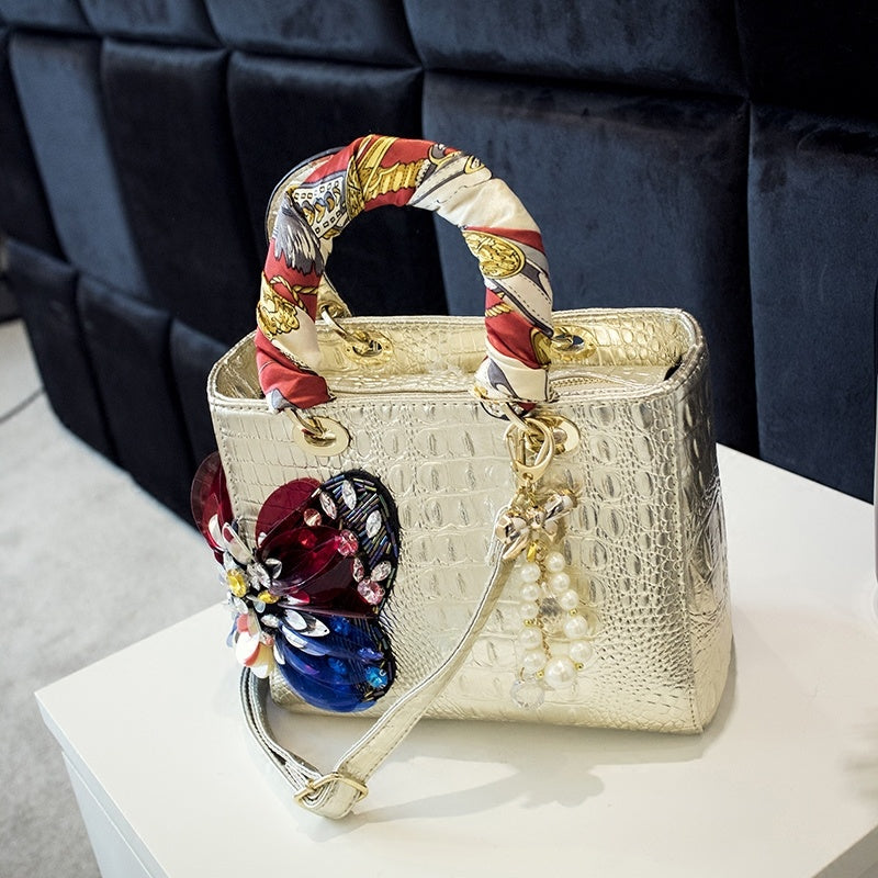 Femmes de style chinois Coiffure papillon avec diamants et strass colorés