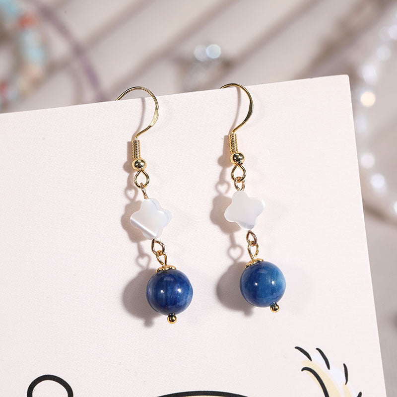Boucles d'oreilles originales de style vintage en Shell et Kyanite blanc naturel