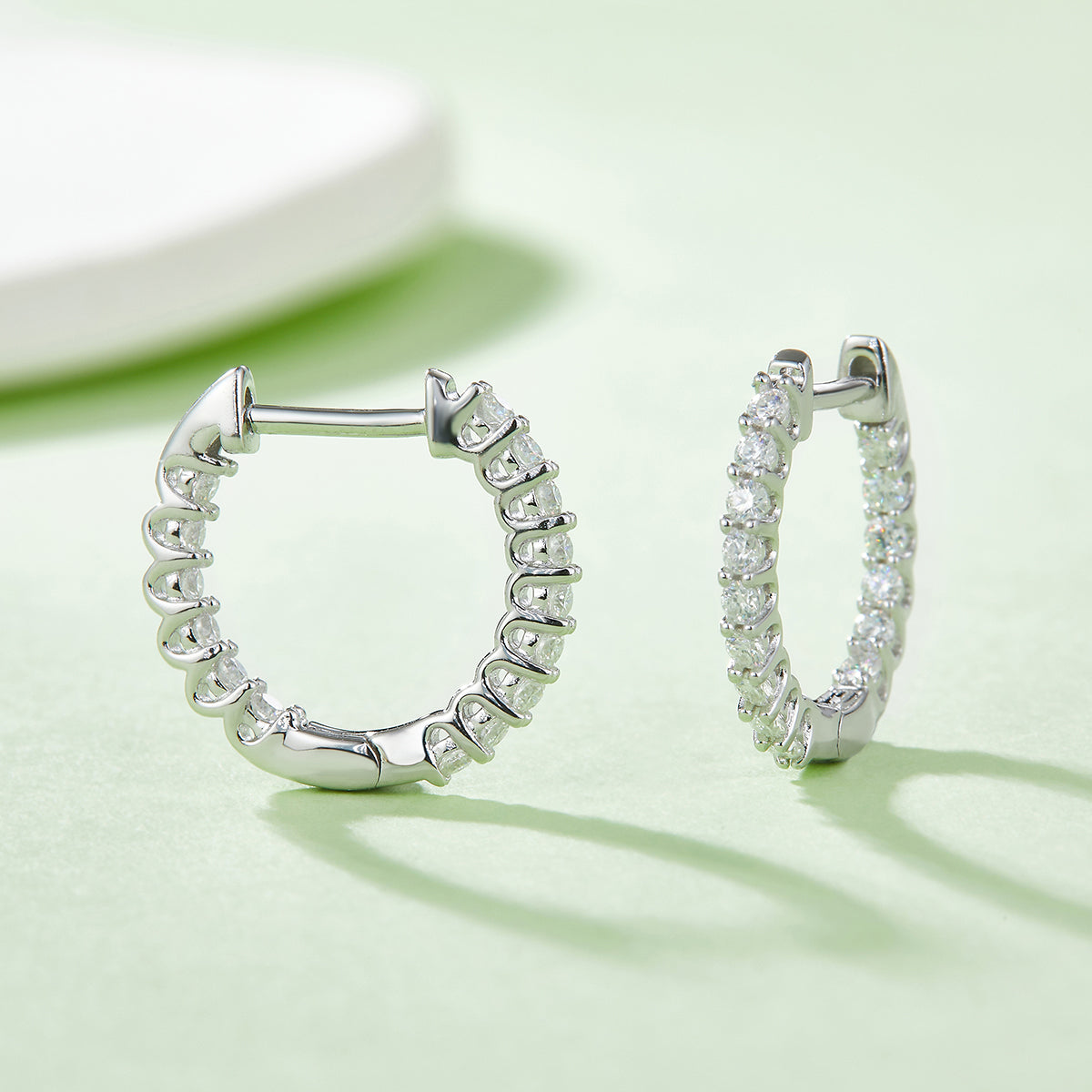 S925 Argent Sterling 30pcs Moissanite Boucles d'oreilles Huggie Hoop pour femmes 16,5mm Plaque platine