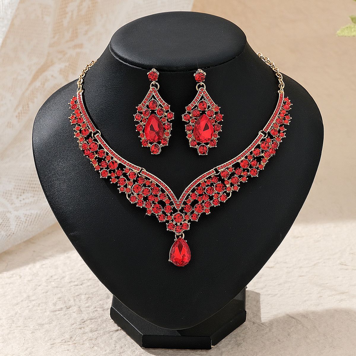 Boucles d'oreilles et colliers en Strass Pearl